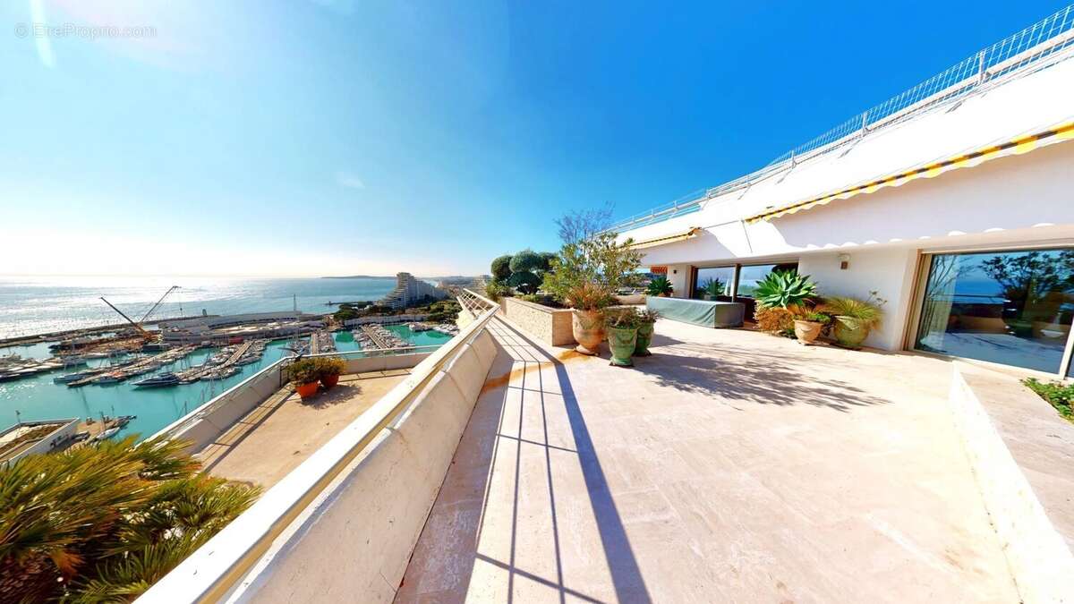 Appartement à VILLENEUVE-LOUBET