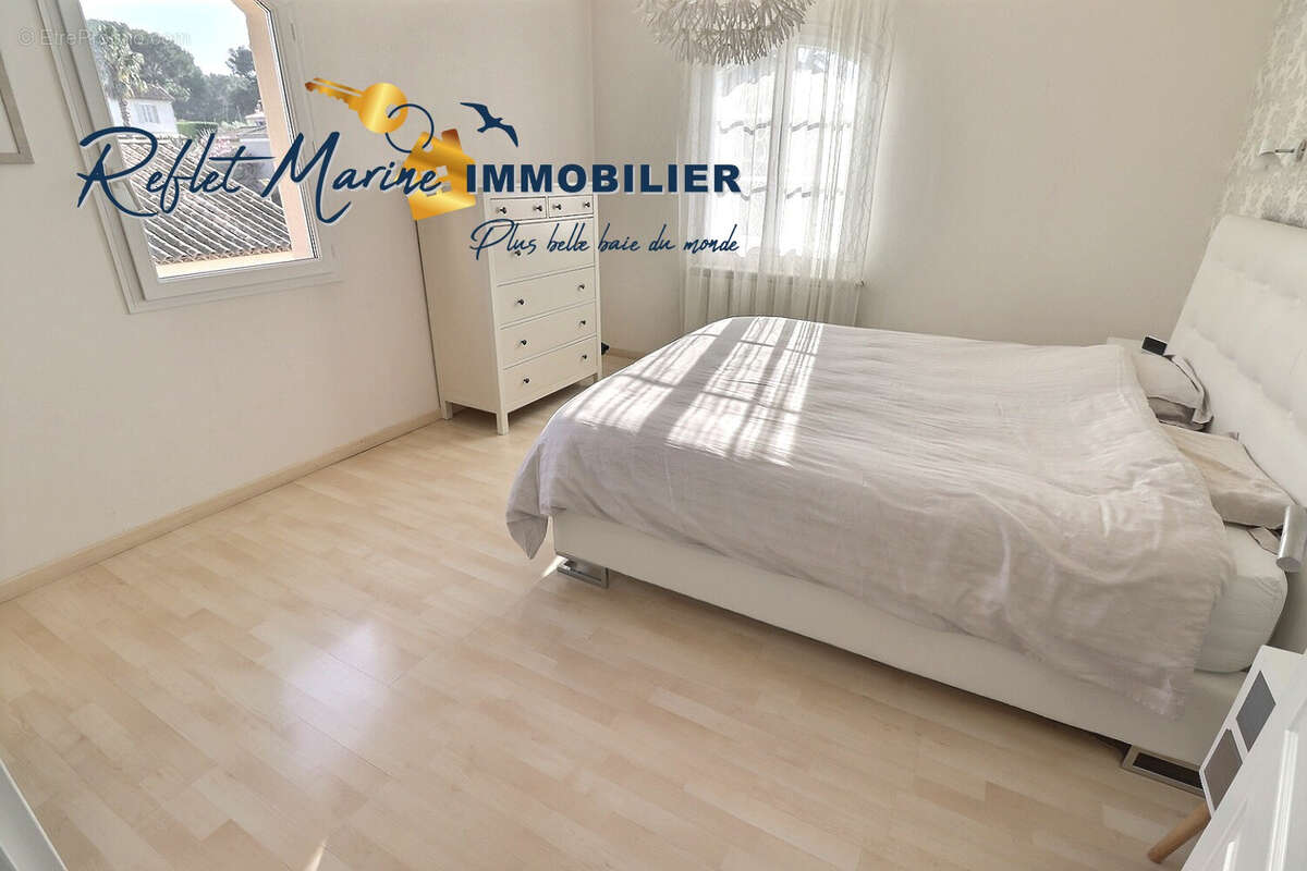 Maison à SAINT-CYR-SUR-MER