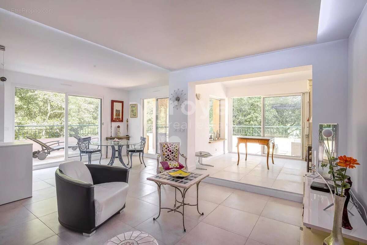 Belle villa au calme avec vue dégagée - Royal Mougins Golf - photo 2