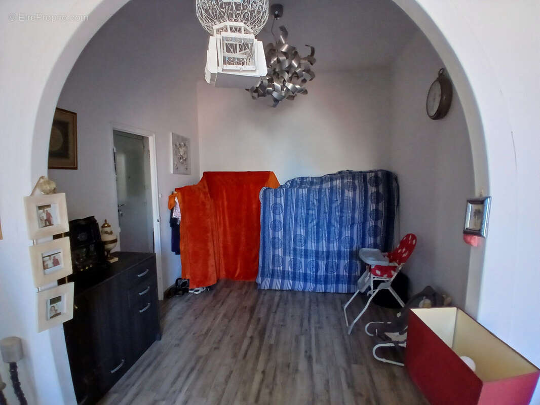 Appartement à MARSEILLE-3E