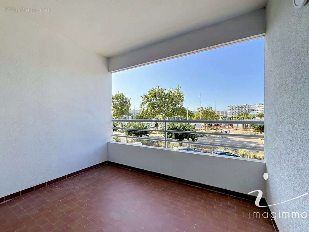 Dans une residence entre plage et port studio renove avec parking prive - photo 2