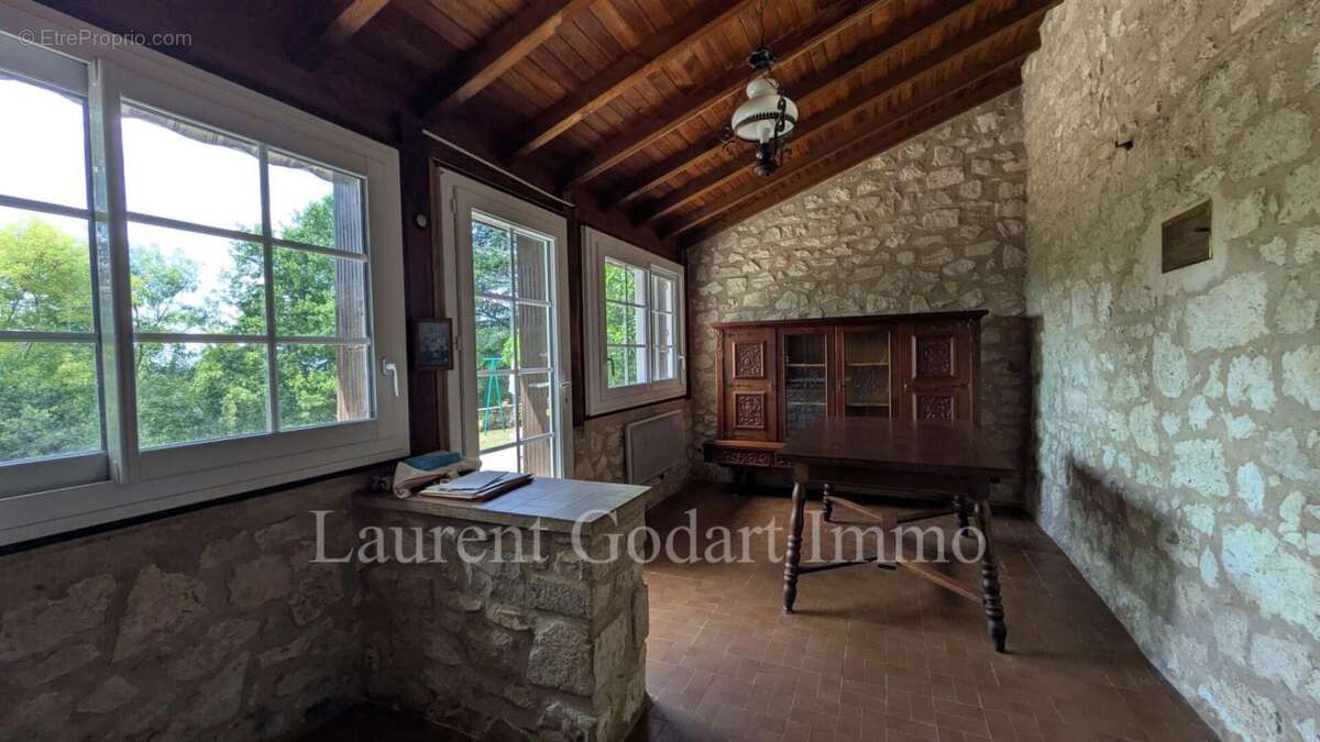 Maison en pierres avec dépendances - photo 4