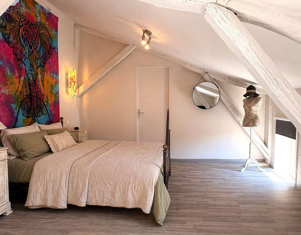 chambre n°2 à l'étage  - Maison à BAGAT-EN-QUERCY