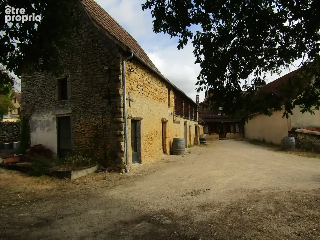 Belle maison de campagne en pierres avec dépendances - photo 2