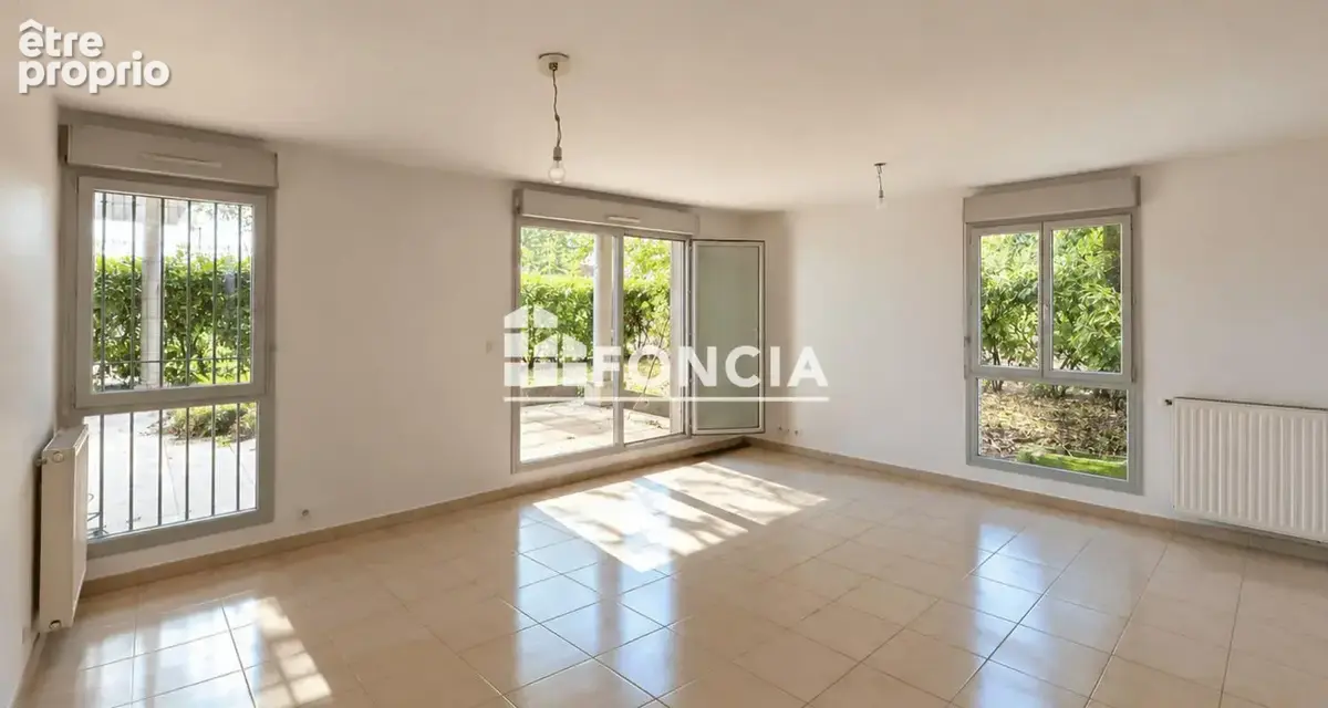 Neuville centre - Appartement T3 idéal professions libérales/médicales et paramédicales – 89 m² avec terrasse, jardin et garage - photo 3