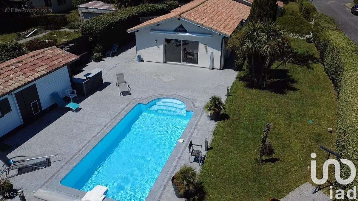 Maison 182 m² à Cestas  - photo 2