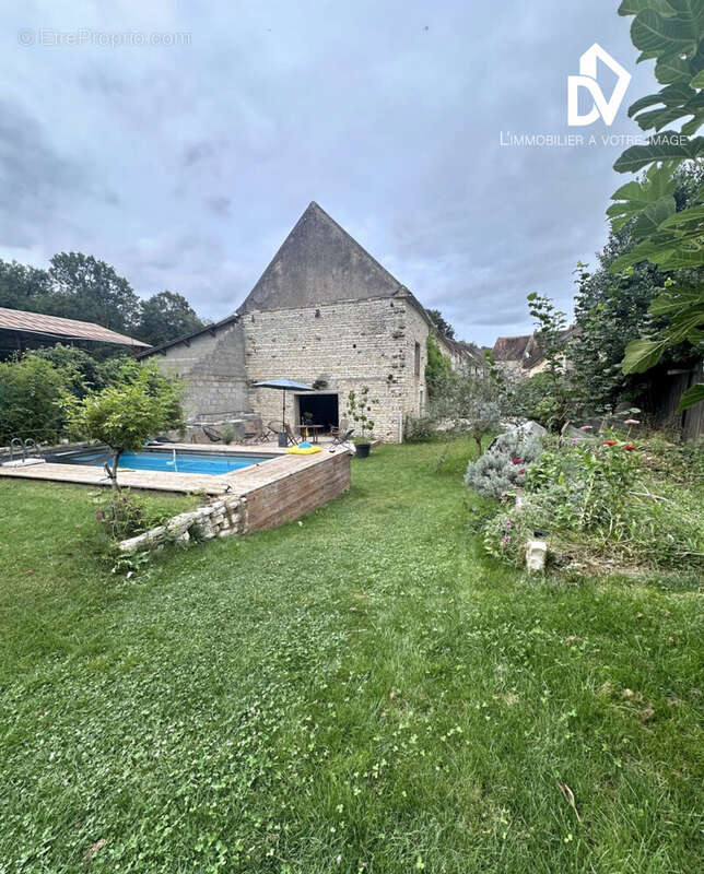 Maison à SAINT-CYR-LES-COLONS