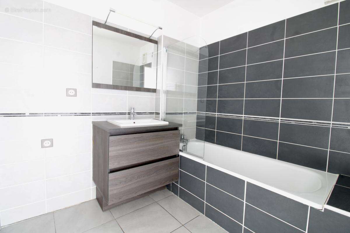 Appartement à MAUGUIO