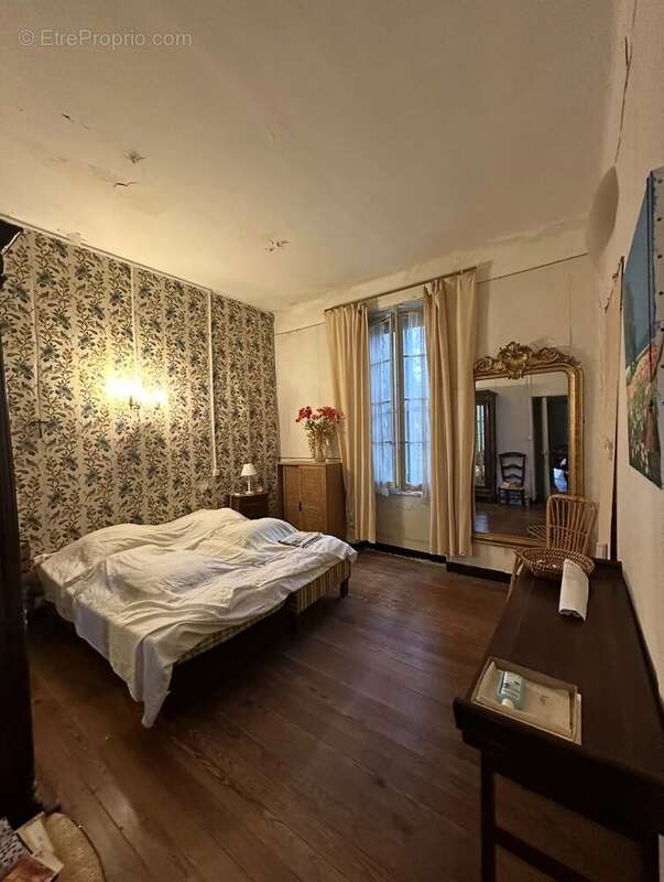 Maison à SAINT-CHAPTES