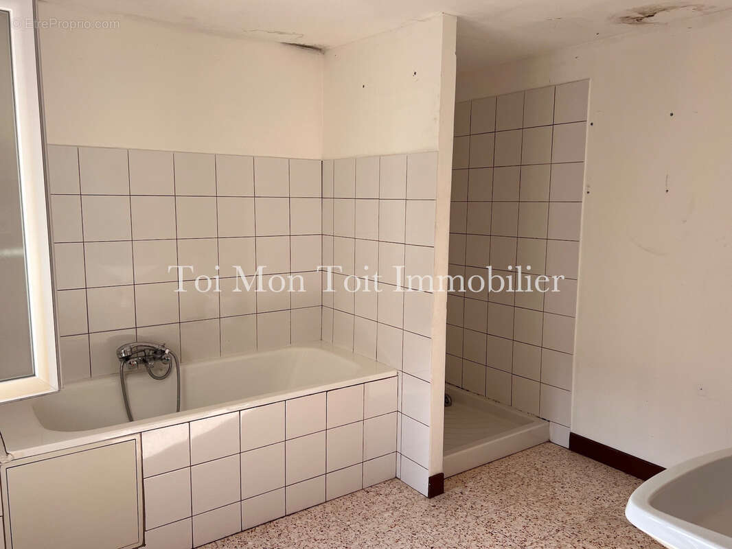 Maison de village indépendante de 87m2 env. sur 2 niveaux + Jardin & dépendance. - photo 7