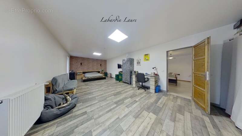 Maison avec surface habitable de 300m2 - pierre et poutre apparentes - 5 chambres - dépendances à CAUMONT-SUR-GARONNE (47) - photo 22