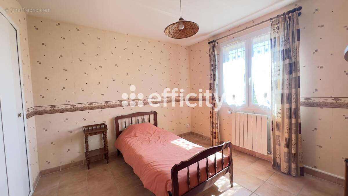 Maison à SAINT-LAURENT-DE-CARNOLS