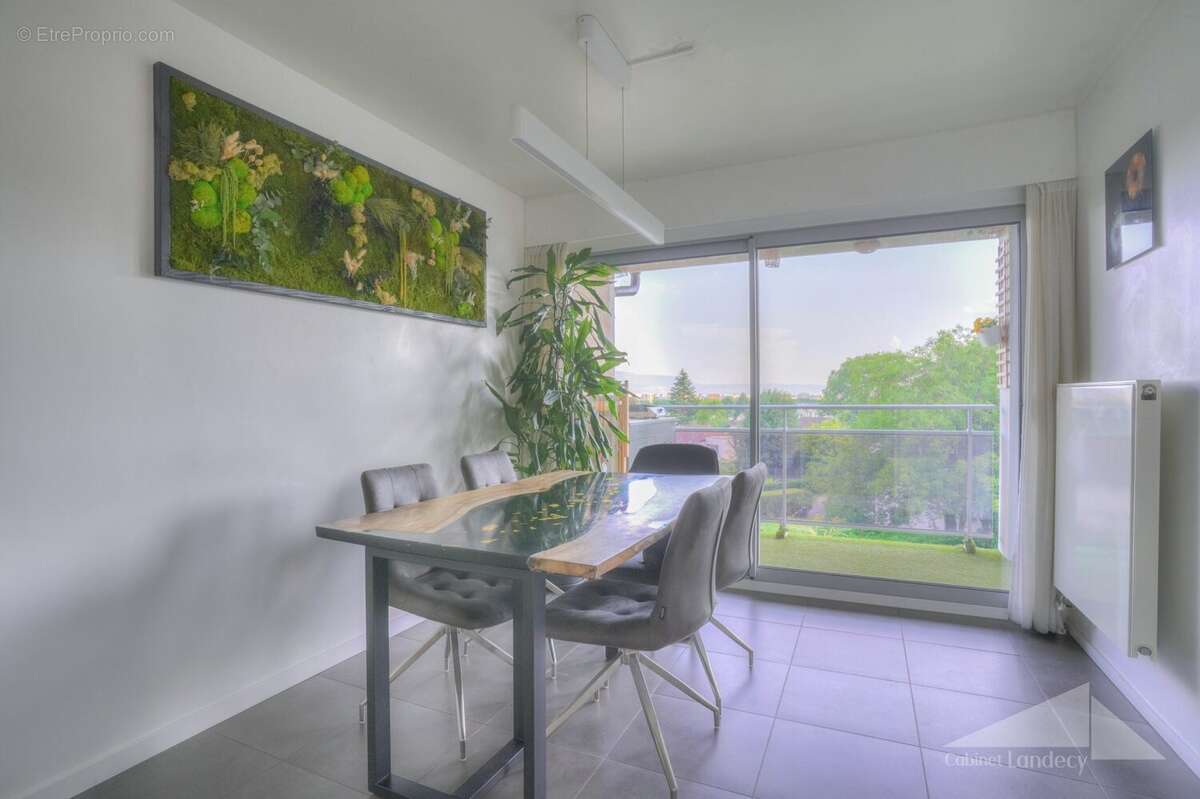 Appartement à PREVESSIN-MOENS