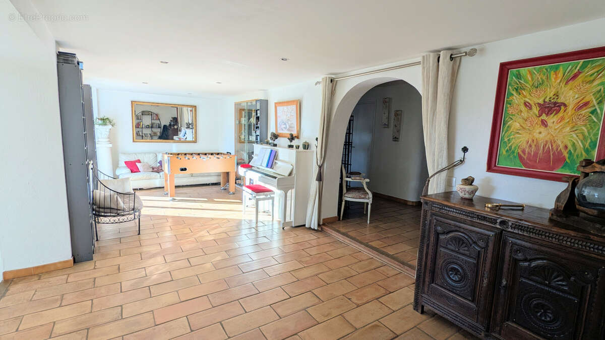 Maison à TOURRETTES-SUR-LOUP