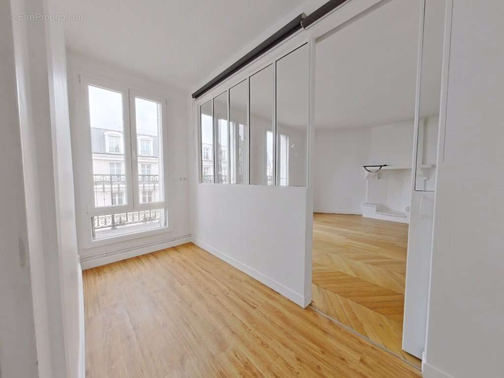 Appartement à PARIS-10E