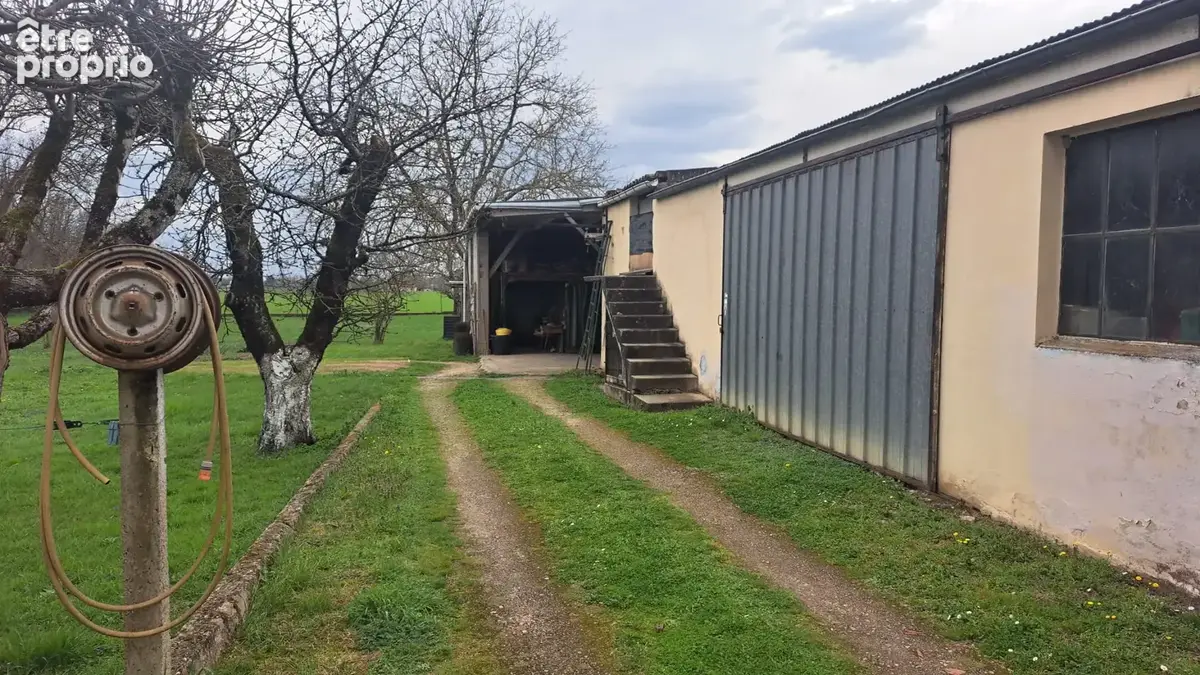 Maison individuelle F4 TBE + dépendances sur  2848m2 de terrain arboré - photo 9