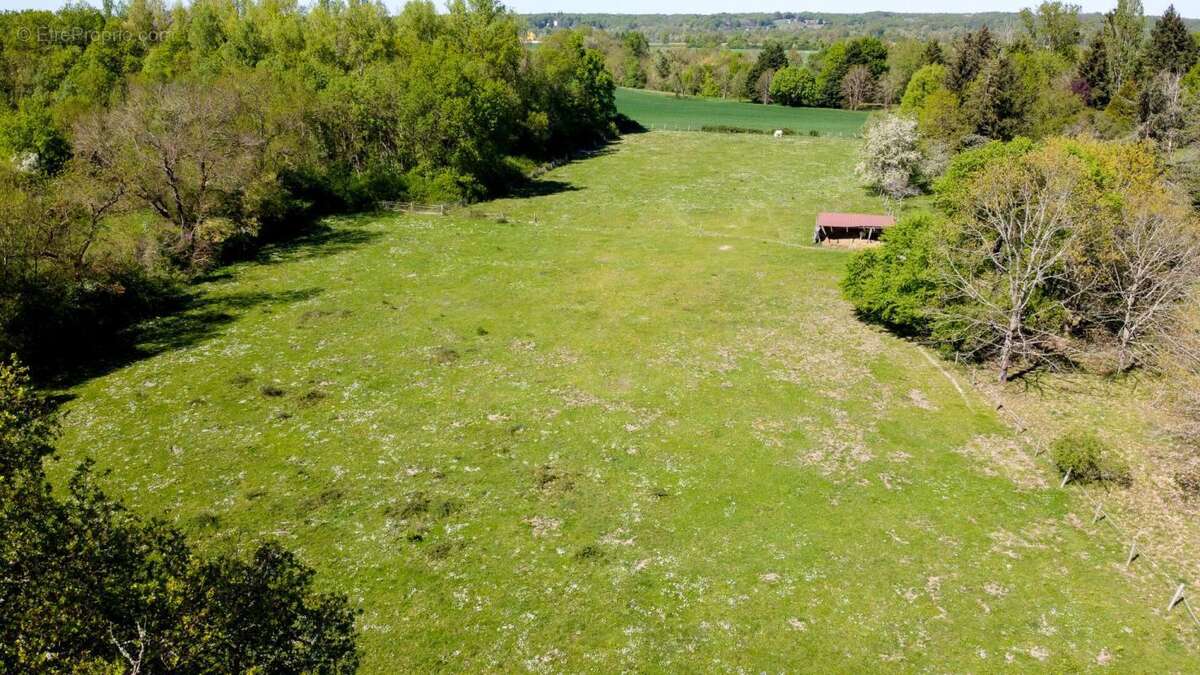 Terrain à SAINT-GEORGES-SUR-LA-PREE