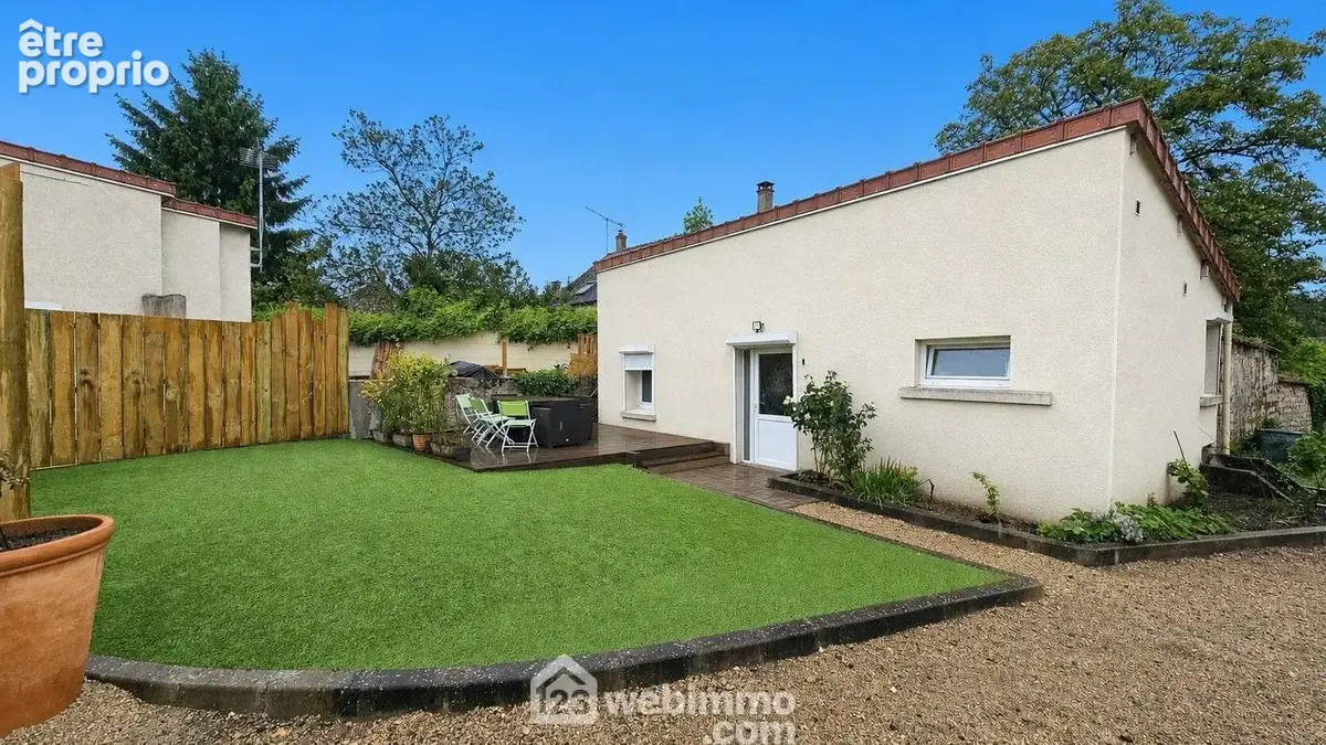 Venez visiter cette maison de 38 m² avec sa terrasse.
