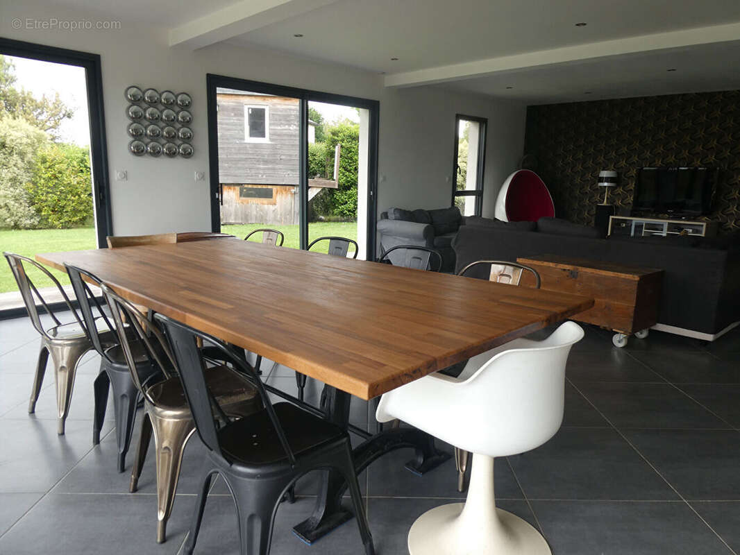 Maison Pont L Eveque 204.42 M², terrain 4300 M², 4ch, bureau, garage 2 voitures - photo 4