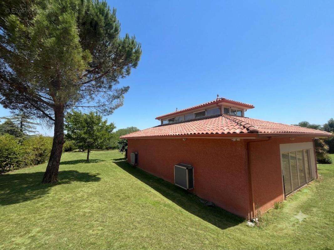 Maison 760 m² à Albi  - photo 19
