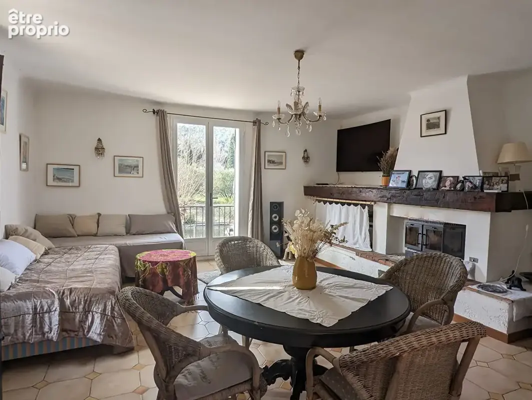 VILLECROZE,   propriété sur 4.2 hectares, bastide de charme, poolhouse, piscine, bassin, cabanon et oliveraie. - photo 11