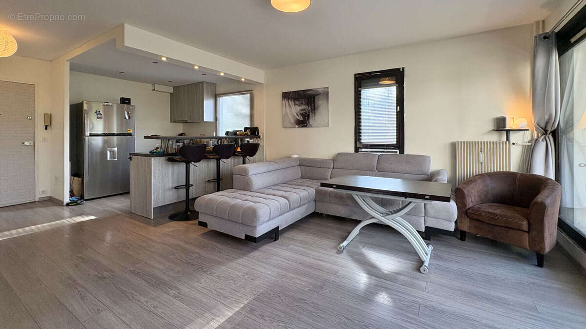 Appartement à LE COUDRAY-MONTCEAUX