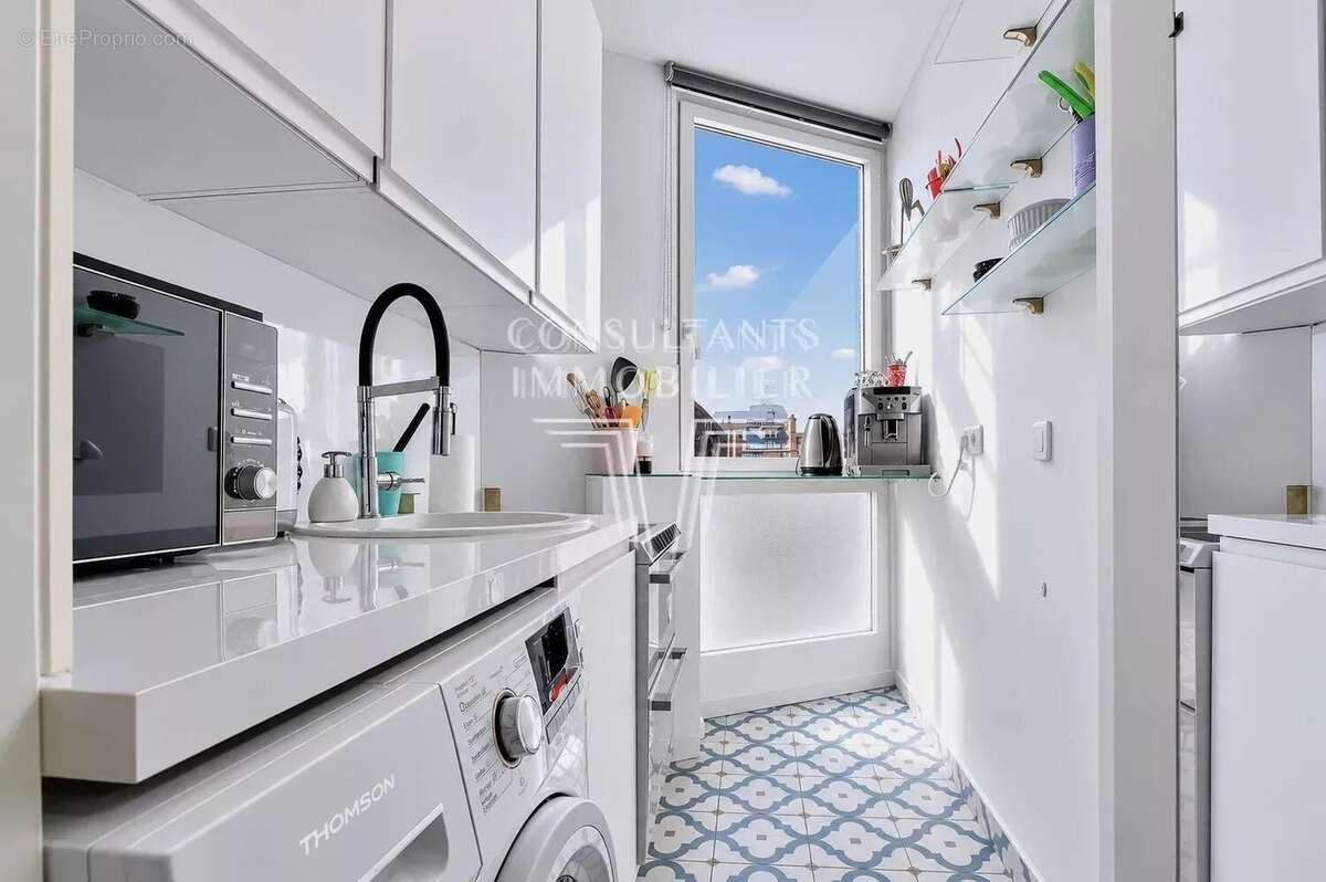 Appartement à PARIS-16E