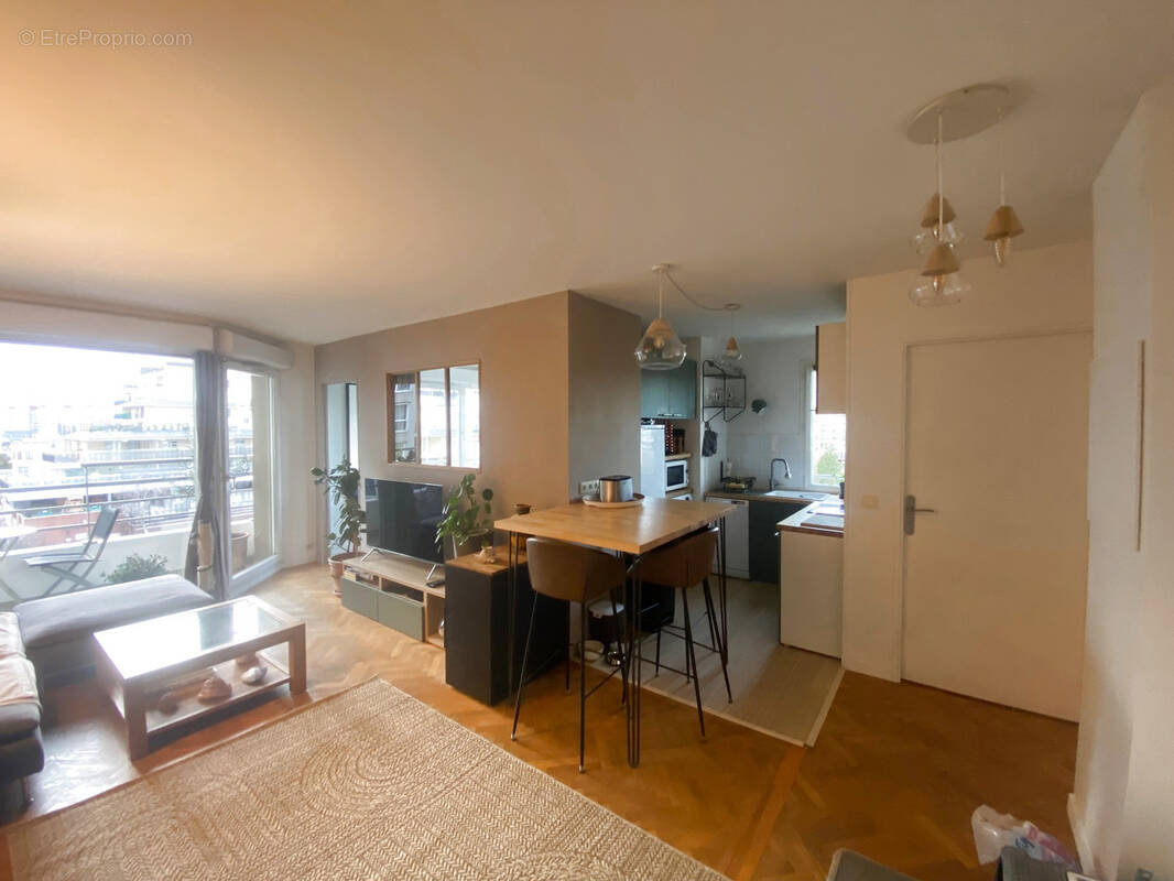 Appartement à COURBEVOIE