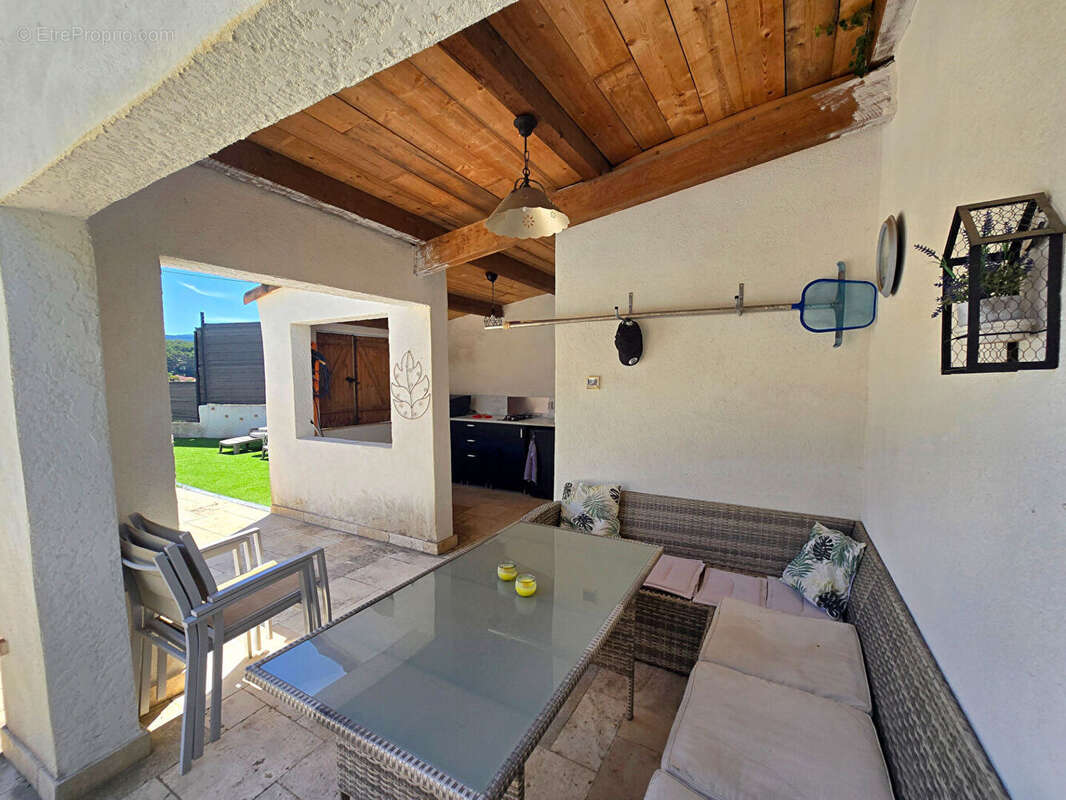 LA BOUILLADISSE - Villa T5/6 de 145m² s/ 1297m² de jardin - photo 2