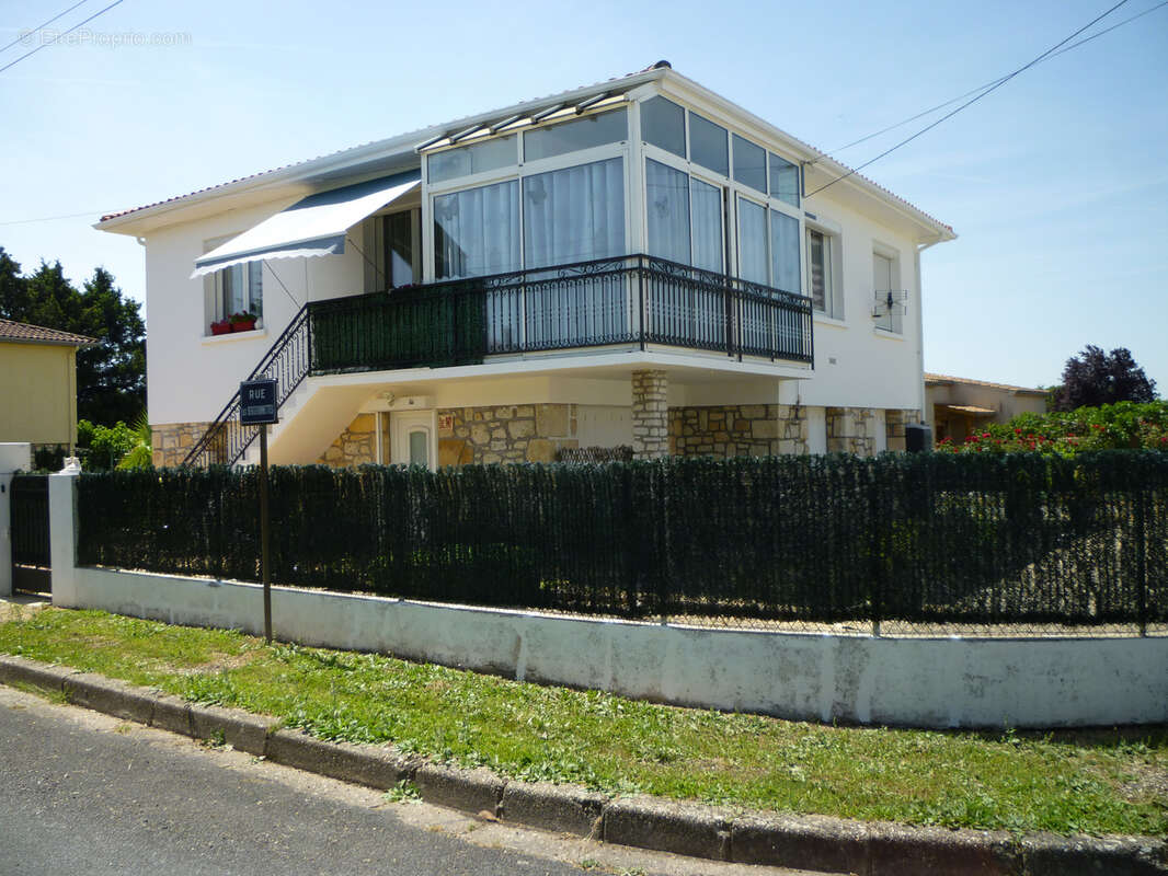 Maison à MONTAYRAL