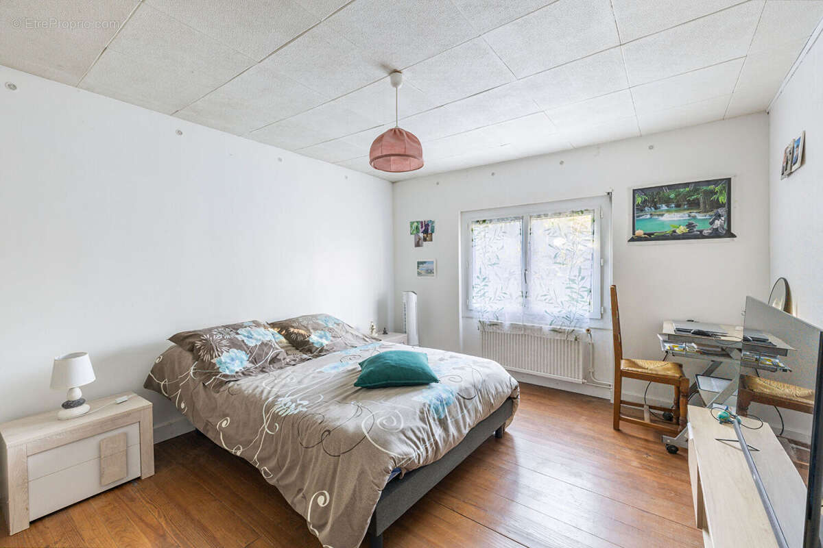 Maison à FARGUES-SAINT-HILAIRE