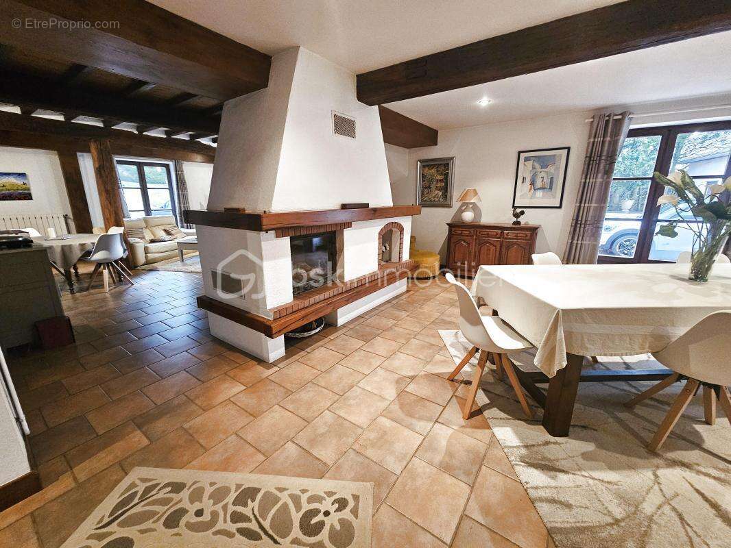 Maison à COMMELLE-VERNAY