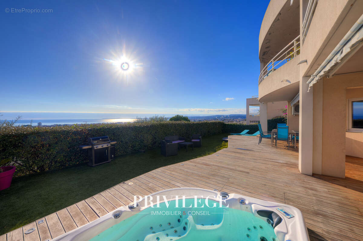 Appartement à SAINT-LAURENT-DU-VAR