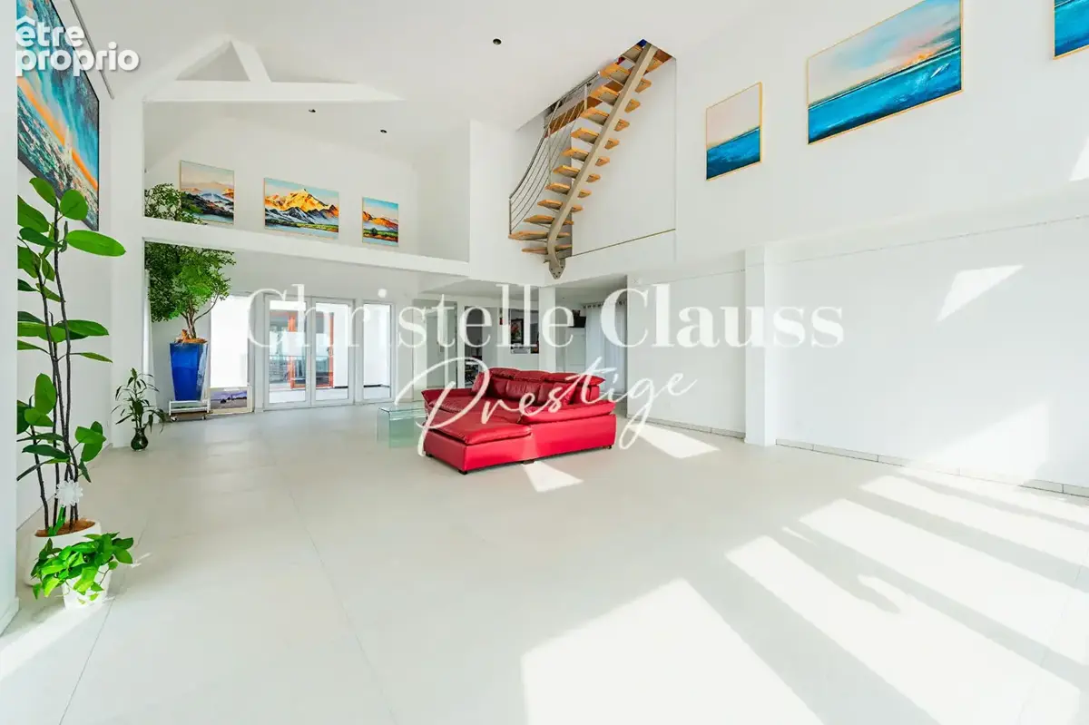 Maison de 374m2 + 215m2 d'annexes, avec piscine et 4 terrasses - photo 5