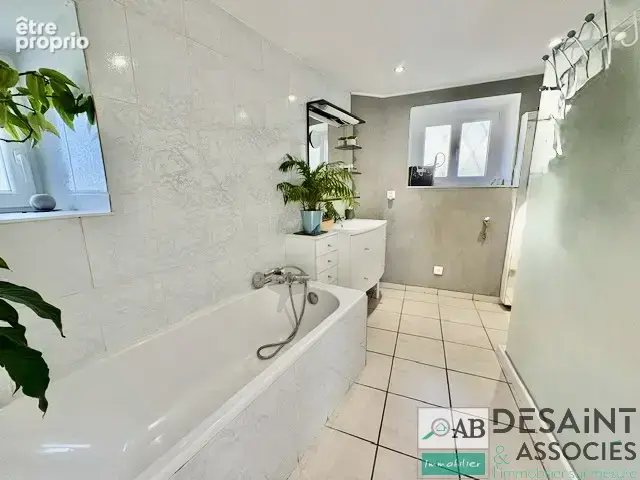 Guerard, Maison de 107 m2 de type F4 avec jardin - photo 6