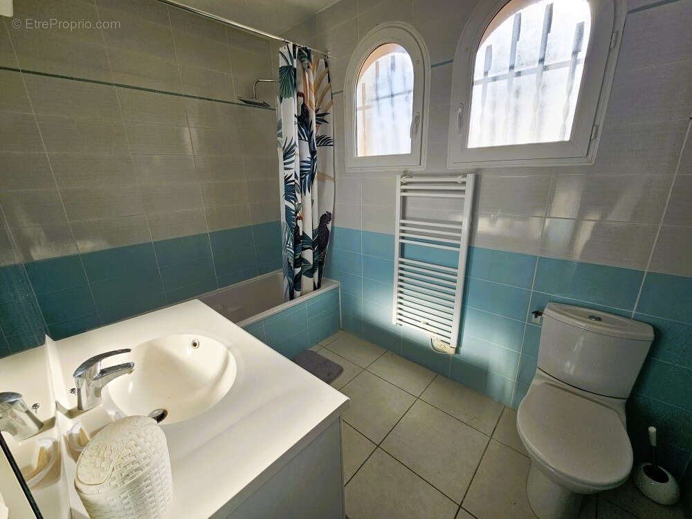 Maison à SAINT-LAURENT-DE-LA-SALANQUE