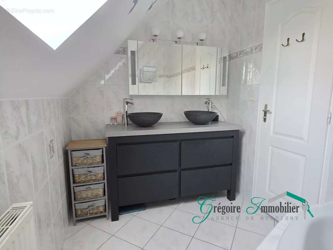 Maison à LA GENEVRAYE