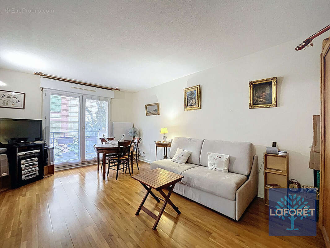 Appartement à CHILLY-MAZARIN