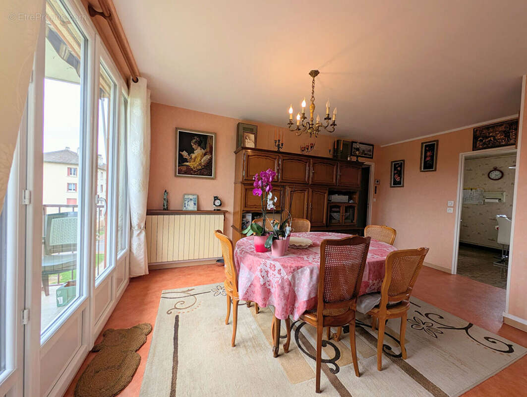 Appartement à LE MESNIL-LE-ROI
