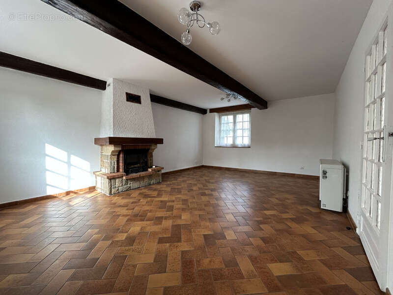 Maison à SAINT-BEAUZIRE