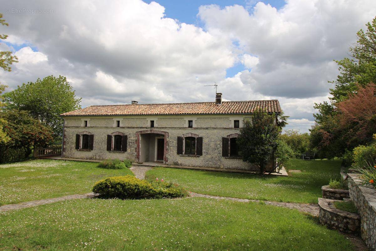 Maison à CHATIGNAC
