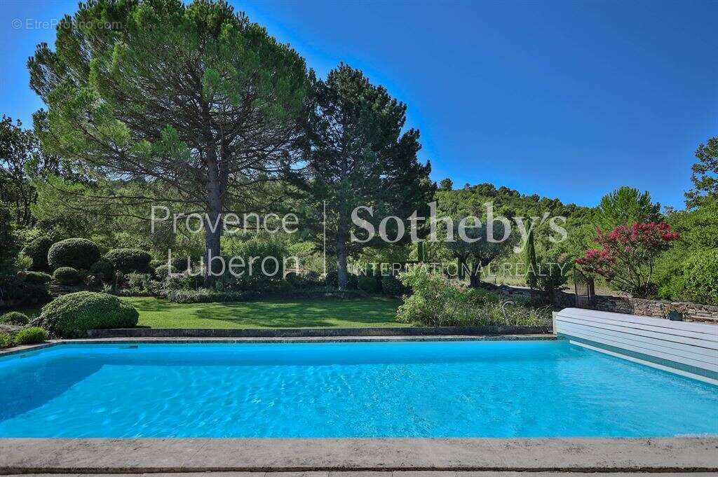 Propriété de charme avec vues sur Gordes, au cœur d’un écrin naturel - photo 18