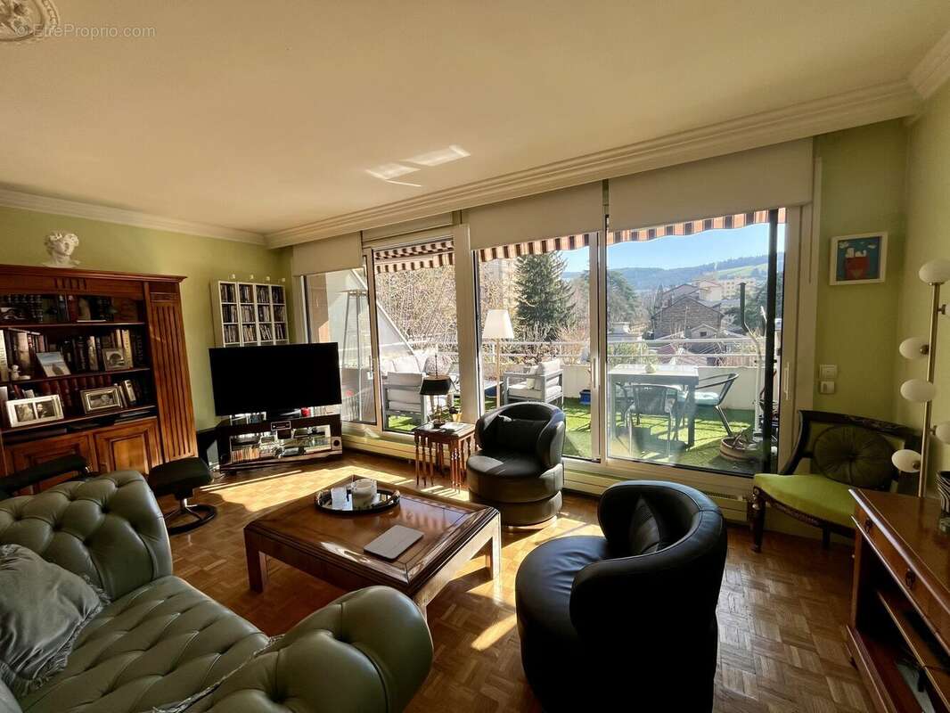 SALON 31m² - Appartement à SAINT-ETIENNE