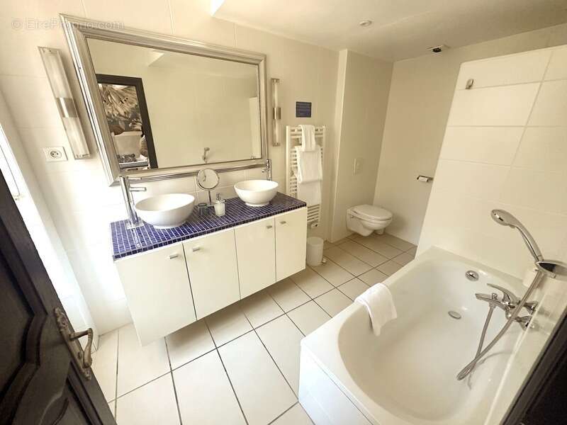 Commerce à COLLOBRIERES