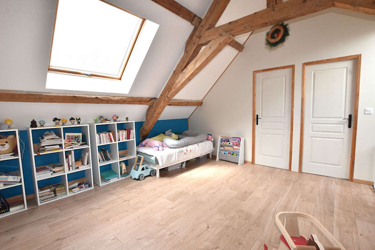 Maison à MONTAIGU-LE-BLIN