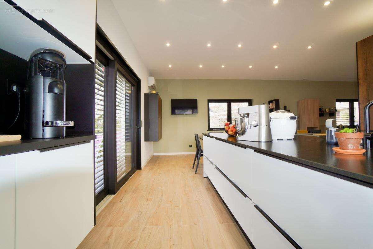 Maison à LAY-SAINT-CHRISTOPHE