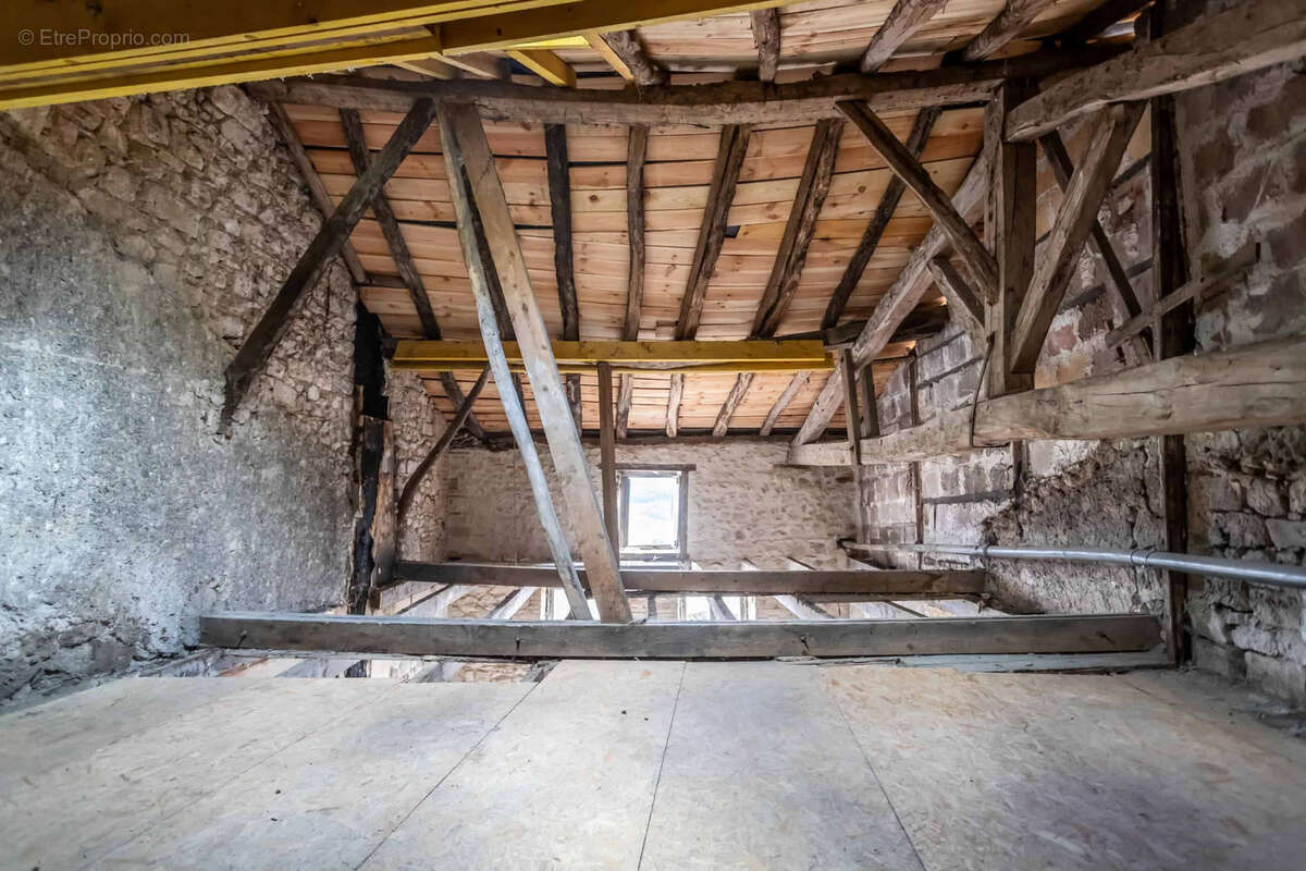 Village house to renovate - photo 14