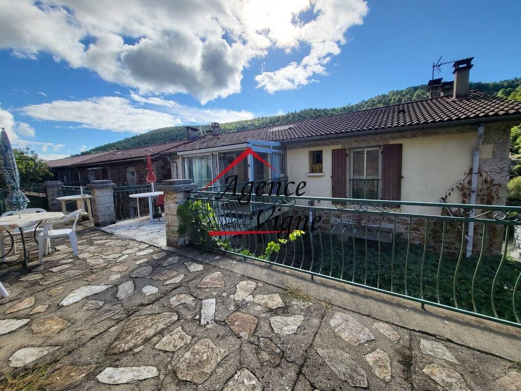 Appartement à ROBIAC-ROCHESSADOULE