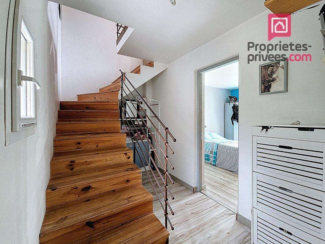 Maison à BAGNOLS-EN-FORET