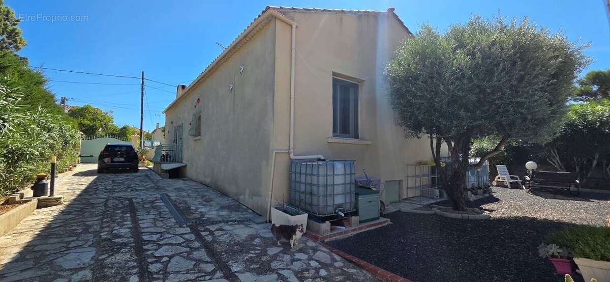 AUBAGNE-MAISON A VENDRE-3 CHAMBRES-CALME-PROXIMITE COMMERCES ET - Maison à AUBAGNE